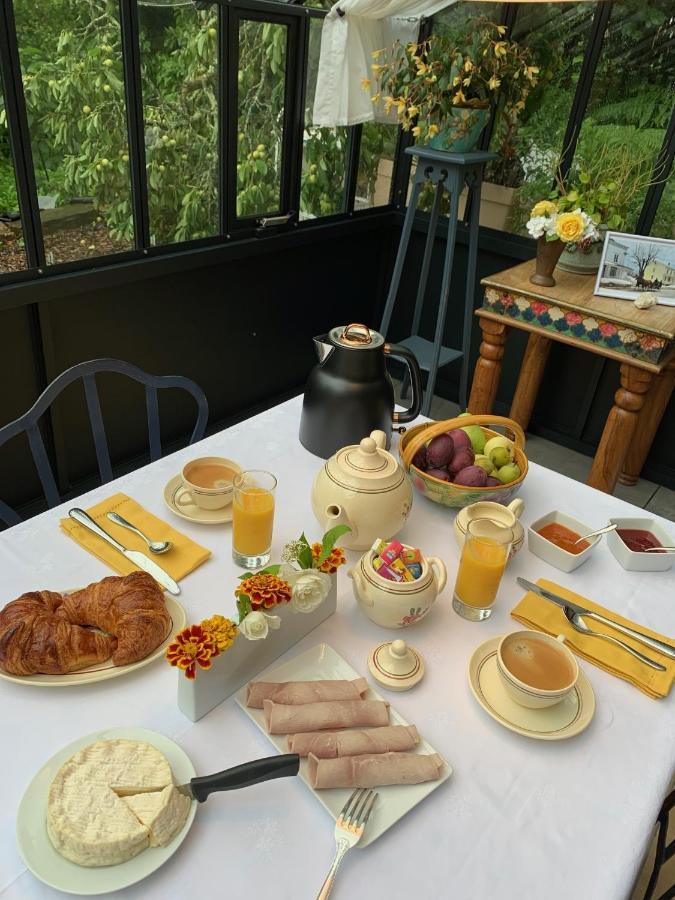 Le Petit Manoir Bed & Breakfast Isigny-le-Buat Exterior foto