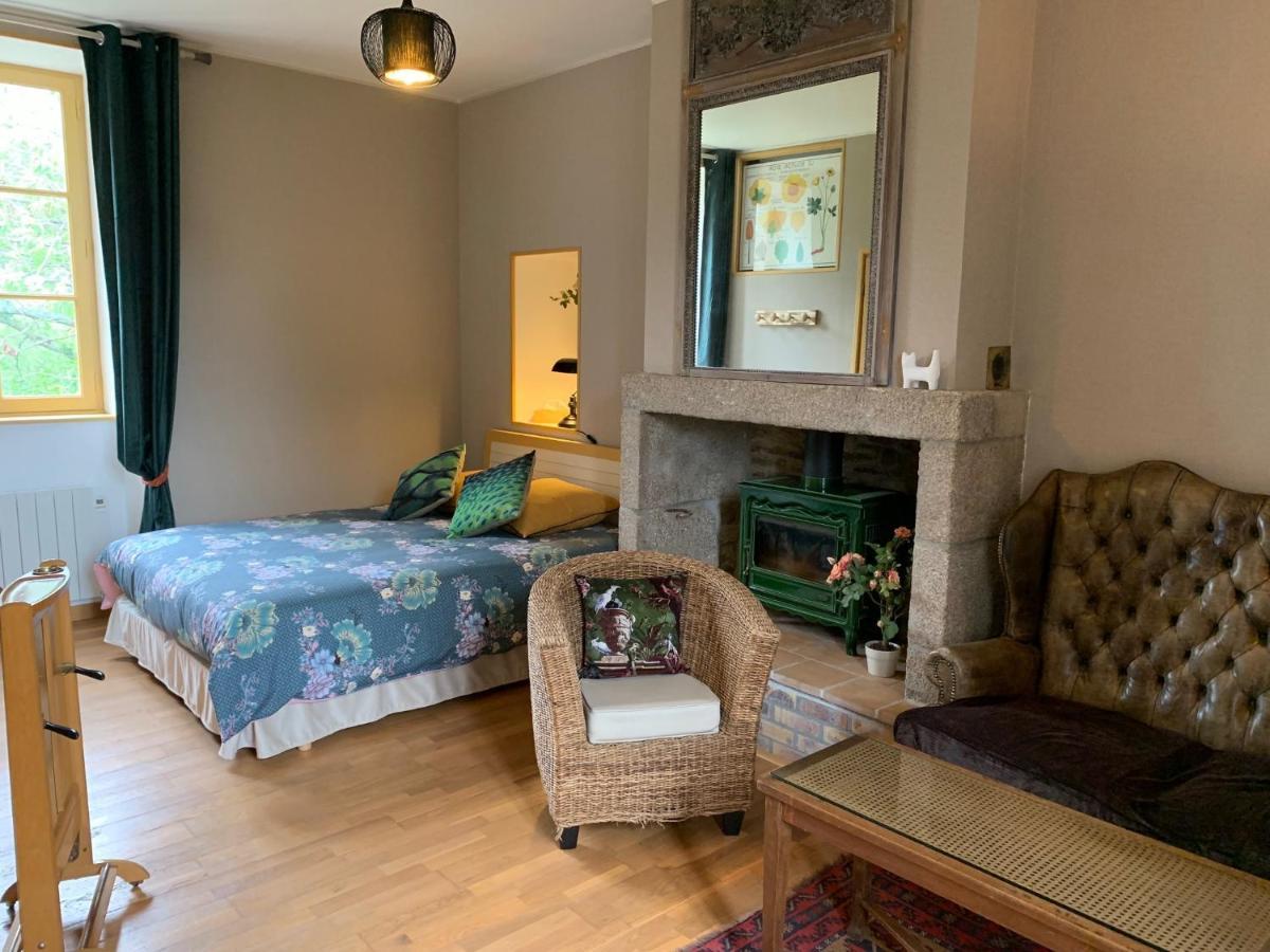 Le Petit Manoir Bed & Breakfast Isigny-le-Buat Exterior foto