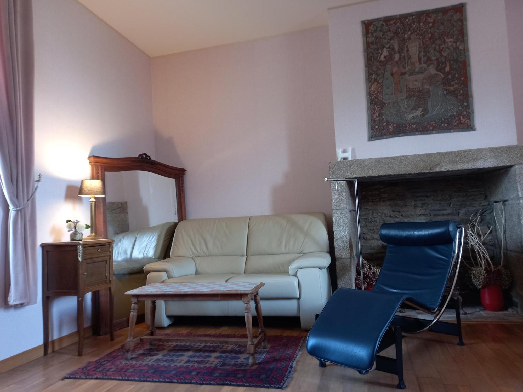 Le Petit Manoir Bed & Breakfast Isigny-le-Buat Exterior foto