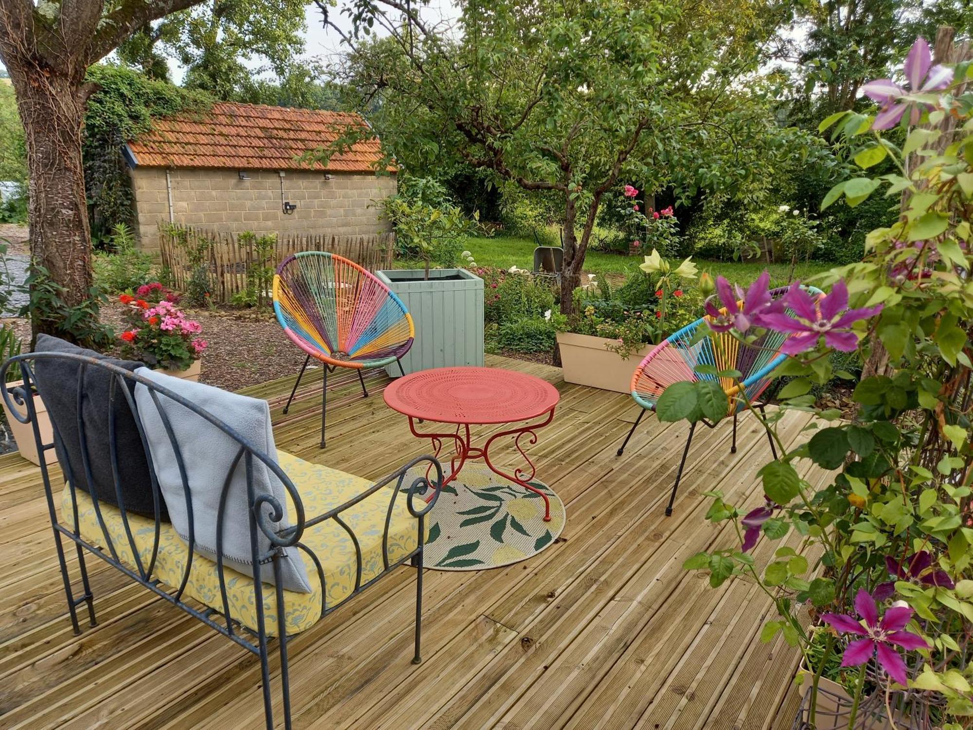 Le Petit Manoir Bed & Breakfast Isigny-le-Buat Exterior foto
