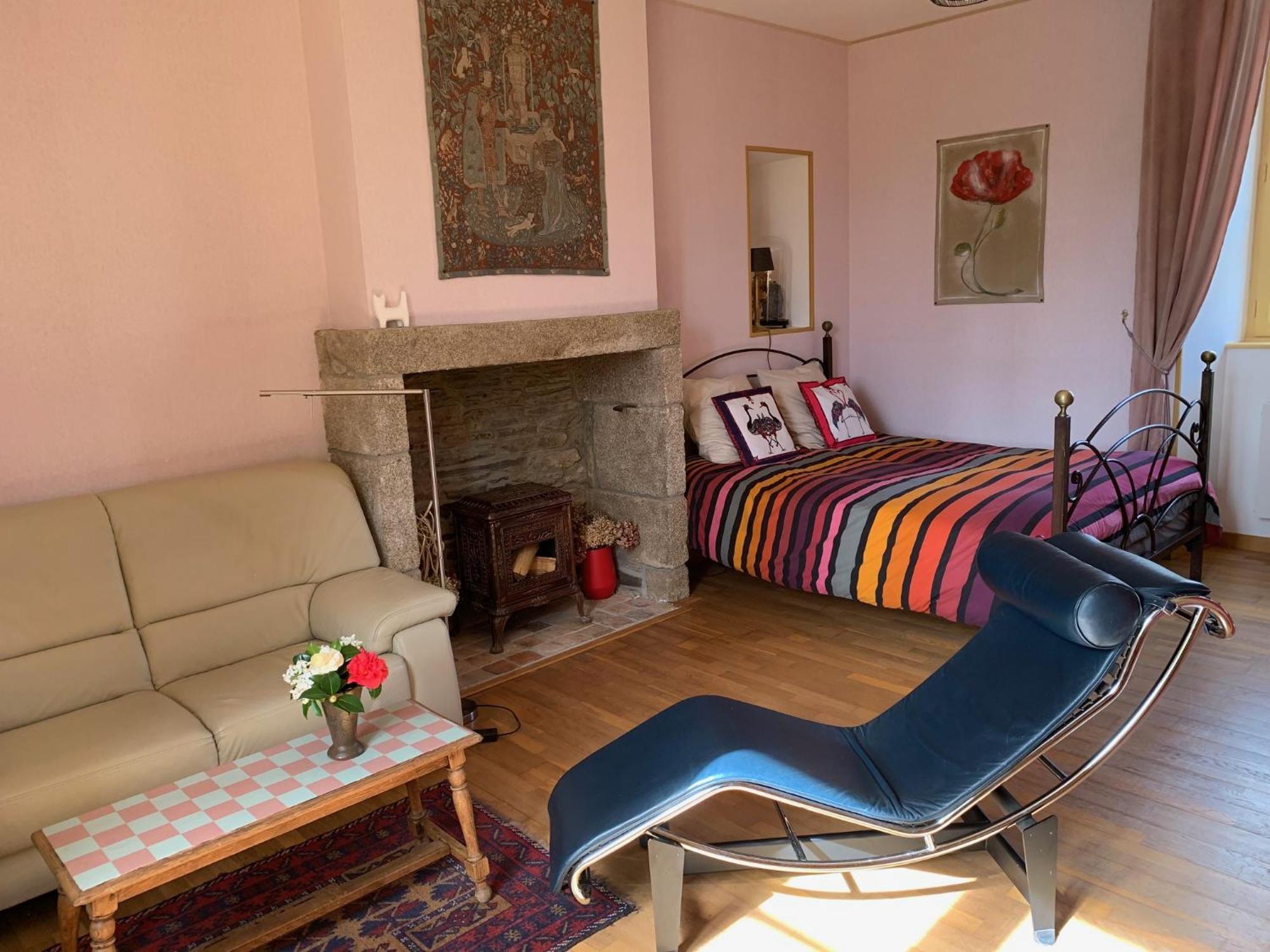 Le Petit Manoir Bed & Breakfast Isigny-le-Buat Exterior foto