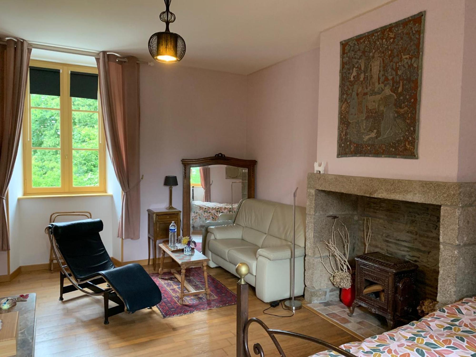 Le Petit Manoir Bed & Breakfast Isigny-le-Buat Exterior foto