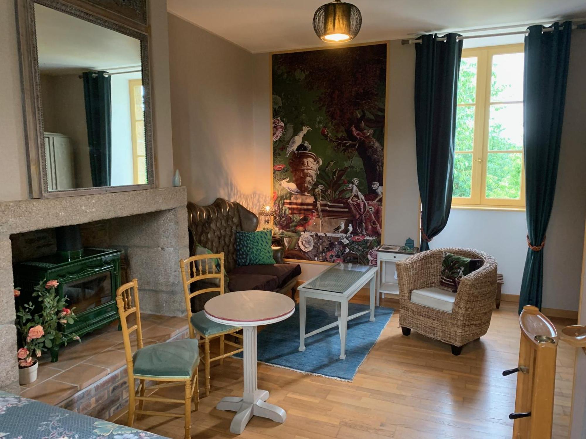 Le Petit Manoir Bed & Breakfast Isigny-le-Buat Exterior foto
